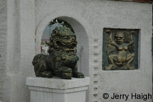 Lion/woman chimera & lion statue